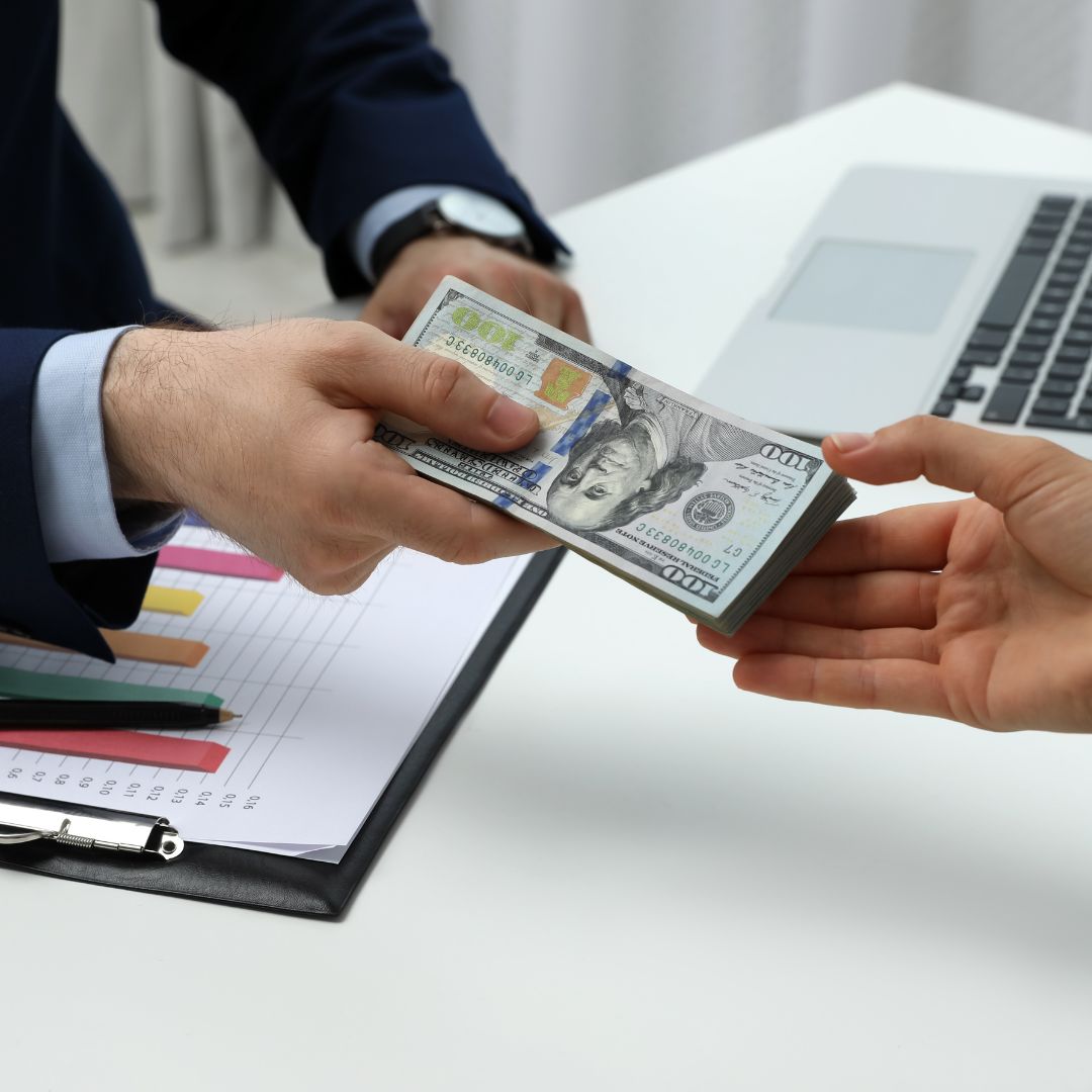 businessmen exchanging cash