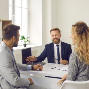investors talking with loan provider