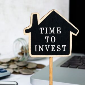 A sign that says time to invest